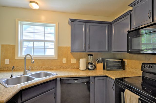 1212 MORSTEAD DR, Clarksville, TN 37042