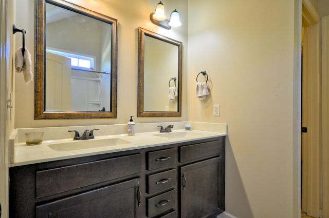 1212 MORSTEAD DR, Clarksville, TN 37042