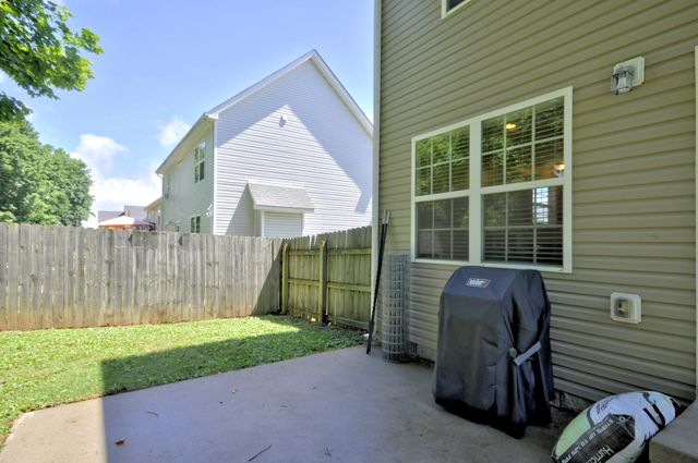 1212 MORSTEAD DR, Clarksville, TN 37042
