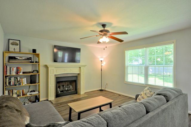 1212 MORSTEAD DR, Clarksville, TN 37042