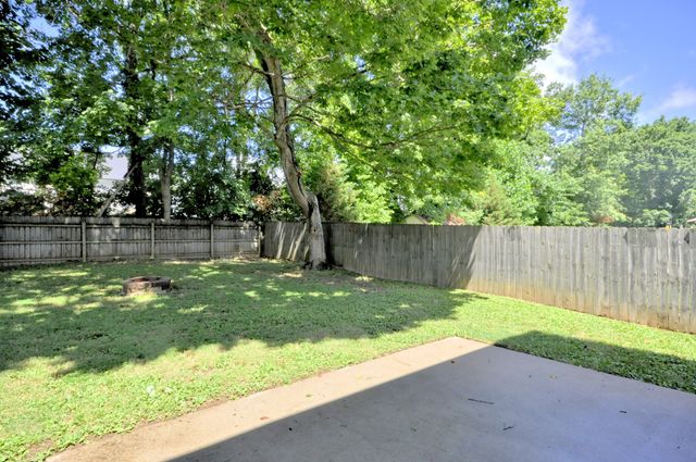 1212 MORSTEAD DR, Clarksville, TN 37042