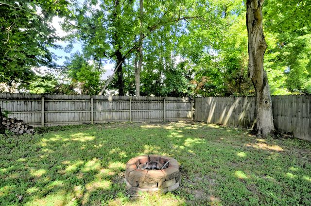 1212 MORSTEAD DR, Clarksville, TN 37042