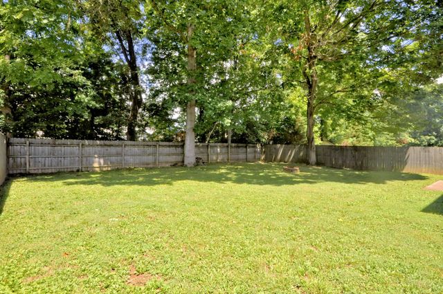 1212 MORSTEAD DR, Clarksville, TN 37042