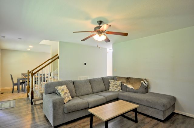 1212 MORSTEAD DR, Clarksville, TN 37042