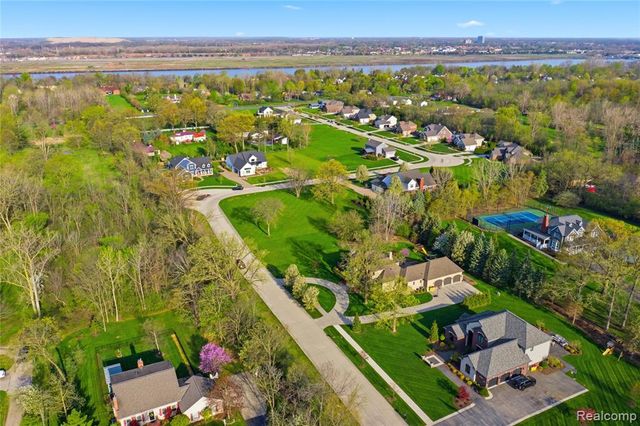 8946 Potowatomi Drive, Grosse Ile, MI 48138