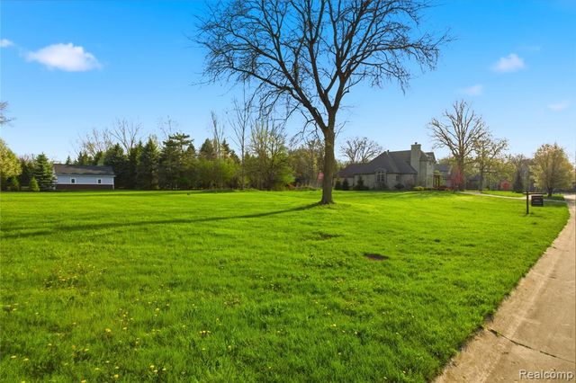 8946 Potowatomi Drive, Grosse Ile, MI 48138