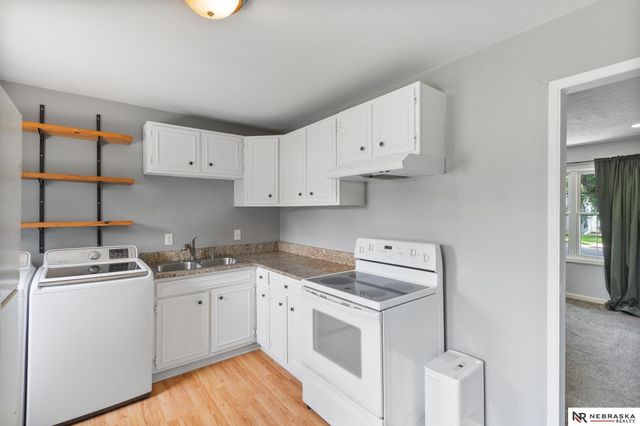 7432 La Vista Drive, La Vista, NE 68128