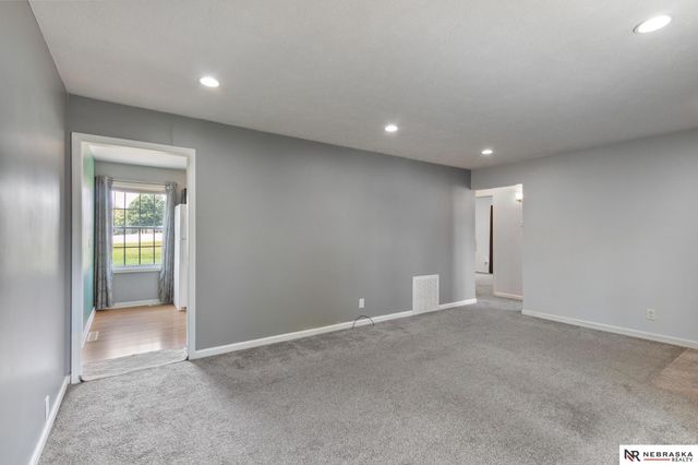 7432 La Vista Drive, La Vista, NE 68128