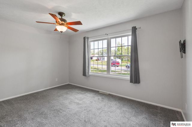 7432 La Vista Drive, La Vista, NE 68128