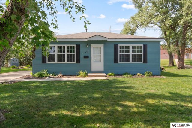 7432 La Vista Drive, La Vista, NE 68128