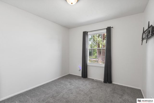 7432 La Vista Drive, La Vista, NE 68128