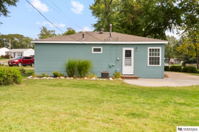 7432 La Vista Drive, La Vista, NE 68128