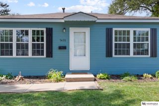 7432 La Vista Drive, La Vista, NE 68128