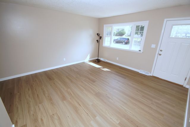 2902 MAGNOLIA Drive, Bettendorf, IA 52722