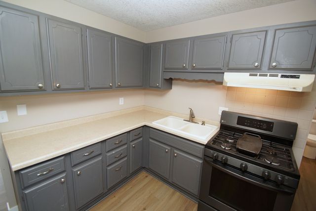 2902 MAGNOLIA Drive, Bettendorf, IA 52722