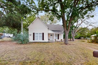 315 E Maple Street, Whitewright, TX 75491