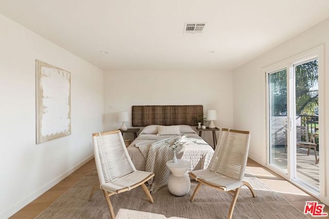 8841 Croydon Avenue, Los Angeles, CA 90045