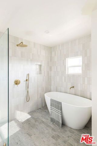 8841 Croydon Avenue, Los Angeles, CA 90045