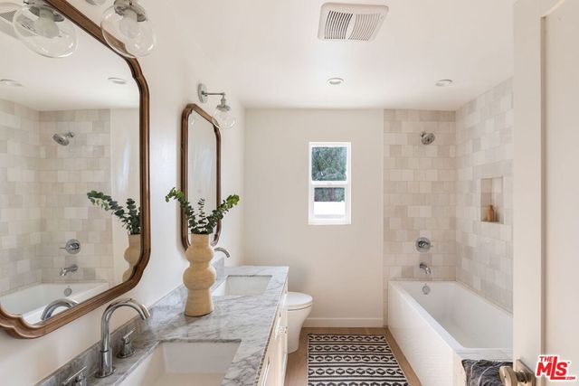 8841 Croydon Avenue, Los Angeles, CA 90045