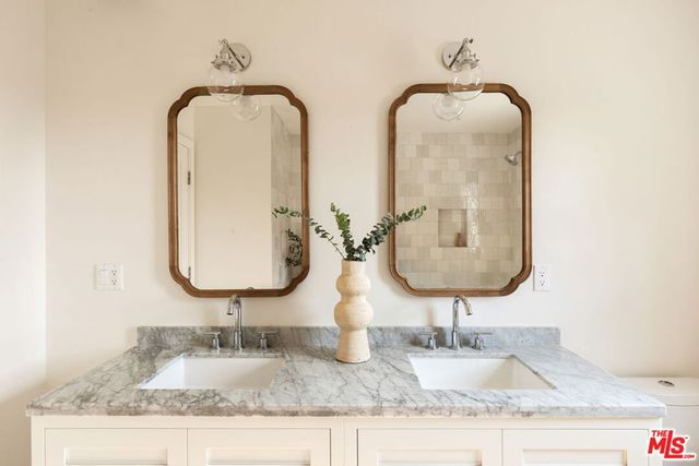 8841 Croydon Avenue, Los Angeles, CA 90045