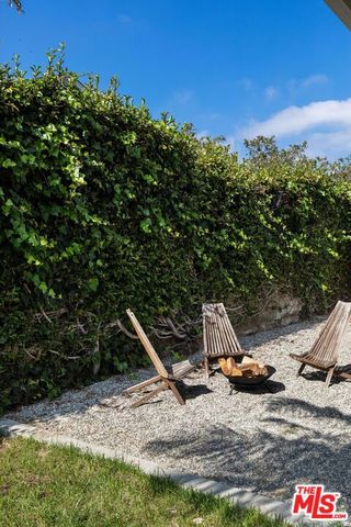 8841 Croydon Avenue, Los Angeles, CA 90045