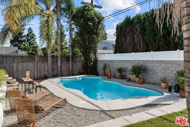 8841 Croydon Avenue, Los Angeles, CA 90045
