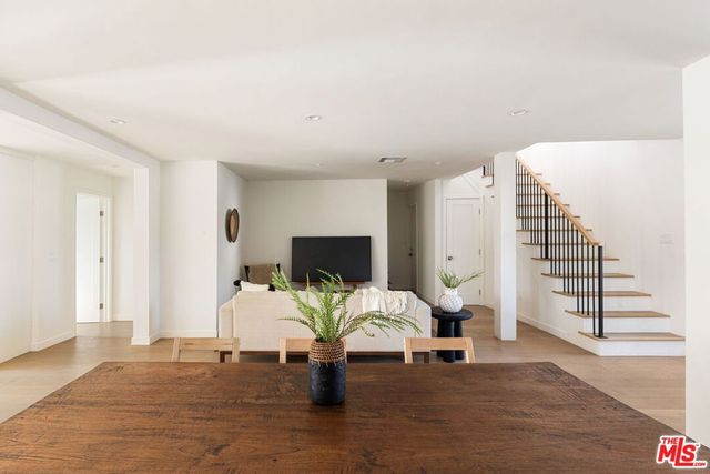 8841 Croydon Avenue, Los Angeles, CA 90045