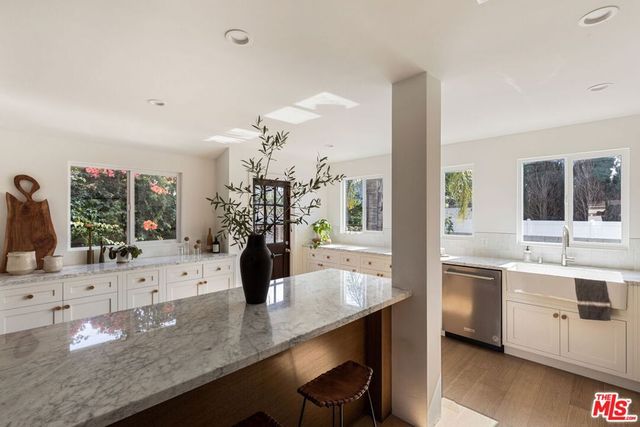 8841 Croydon Avenue, Los Angeles, CA 90045