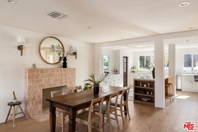 8841 Croydon Avenue, Los Angeles, CA 90045