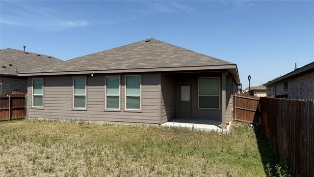 225 Drumcliffe Drive, Fort Worth, TX 76052