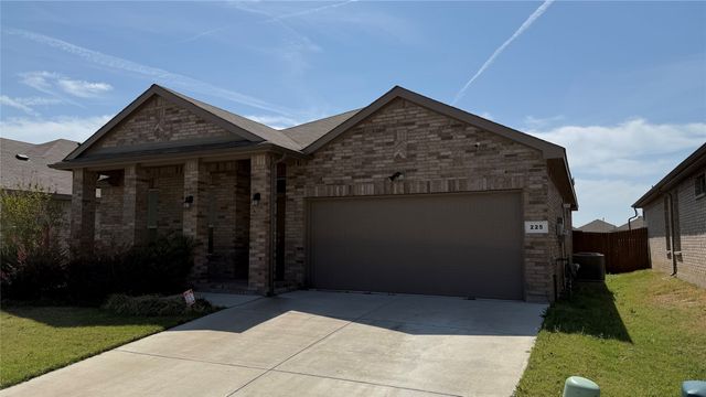 225 Drumcliffe Drive, Fort Worth, TX 76052