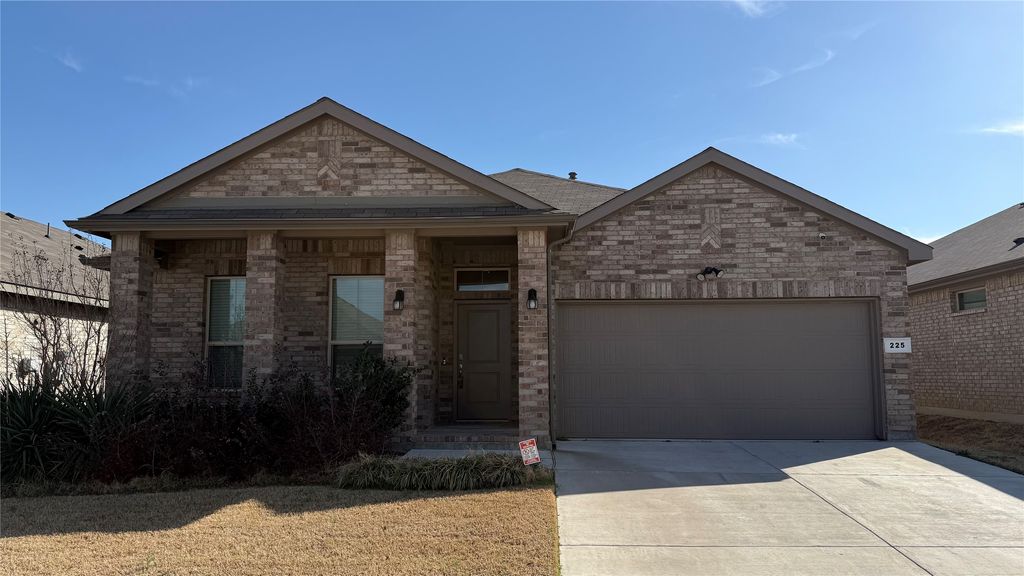 225 Drumcliffe Drive, Fort Worth, TX 76052