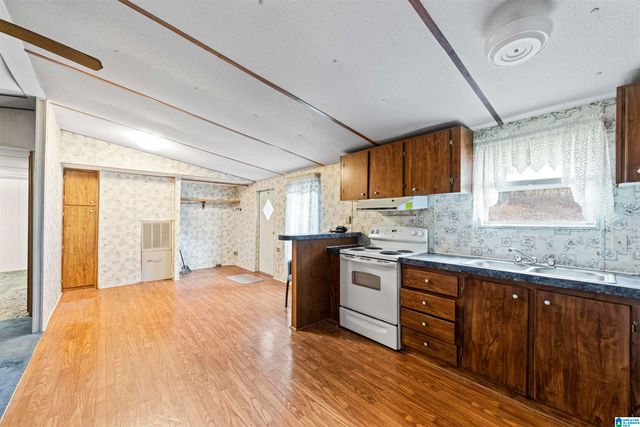 645 DAILEY CIRCLE, Oneonta, AL 35121