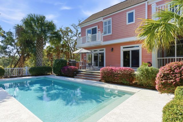 24 Commons Court, Isle Of Palms, SC 29451