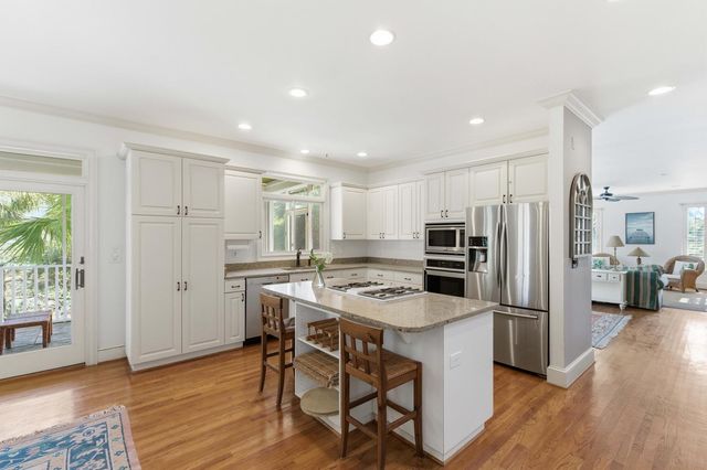 24 Commons Court, Isle Of Palms, SC 29451