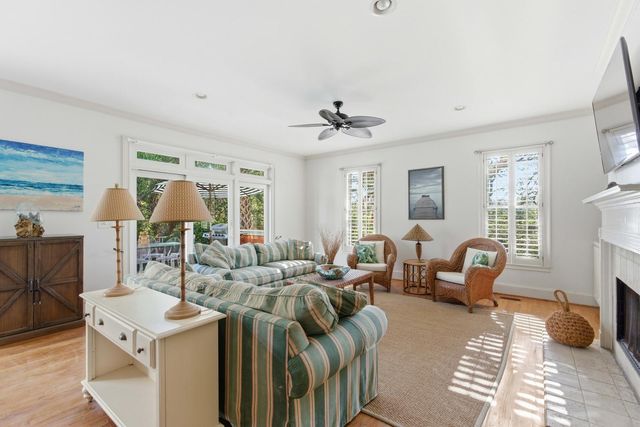 24 Commons Court, Isle Of Palms, SC 29451