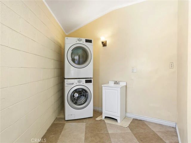 3305 Community Avenue, Glendale, CA 91214