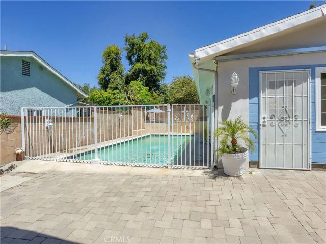 3305 Community Avenue, Glendale, CA 91214