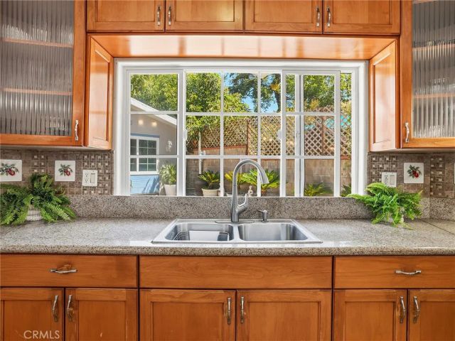 3305 Community Avenue, Glendale, CA 91214