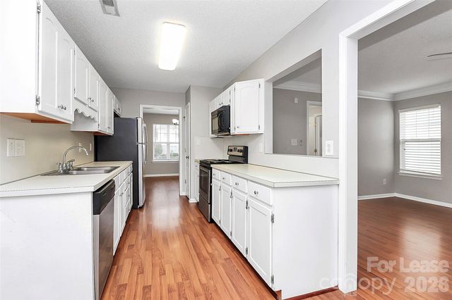 1040 Crestdale Crossing Drive, Matthews, NC 28105