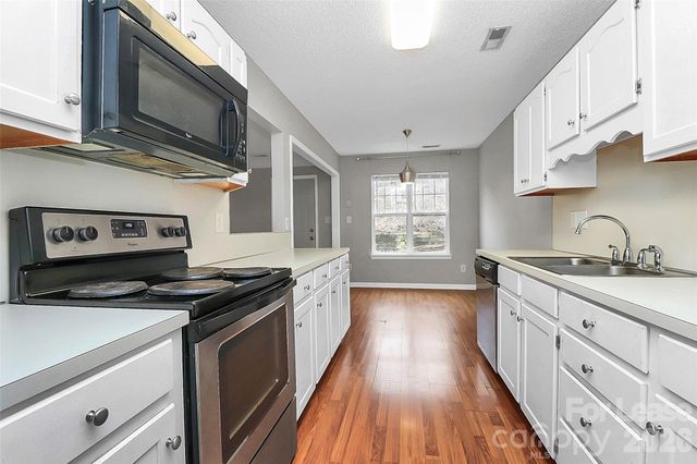 1040 Crestdale Crossing Drive, Matthews, NC 28105