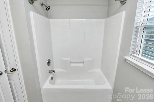 1040 Crestdale Crossing Drive, Matthews, NC 28105