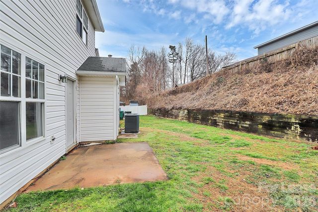 1040 Crestdale Crossing Drive, Matthews, NC 28105