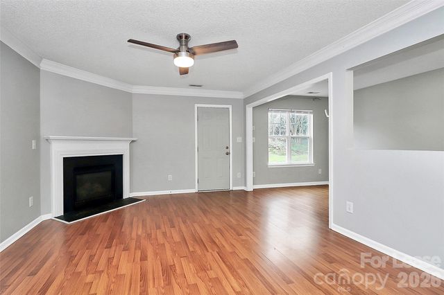 1040 Crestdale Crossing Drive, Matthews, NC 28105