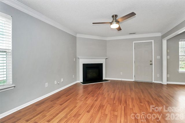 1040 Crestdale Crossing Drive, Matthews, NC 28105