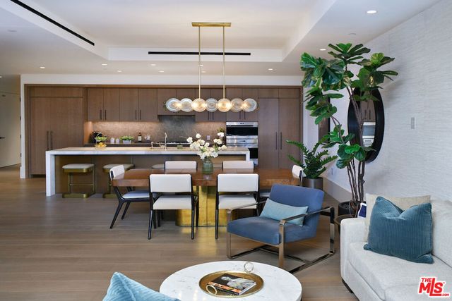 8420 Sunset Boulevard 403, West Hollywood, CA 90069