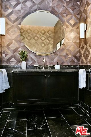 8420 Sunset Boulevard 403, West Hollywood, CA 90069