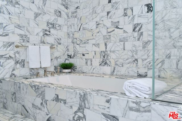 8420 Sunset Boulevard 403, West Hollywood, CA 90069
