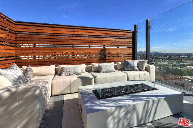 8420 Sunset Boulevard 403, West Hollywood, CA 90069