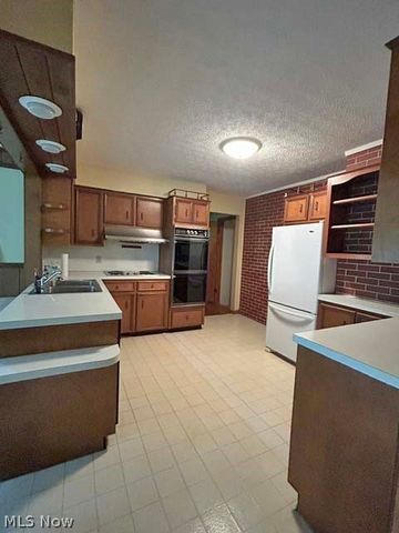 708 Fairwood Road, New Franklin, OH 44319